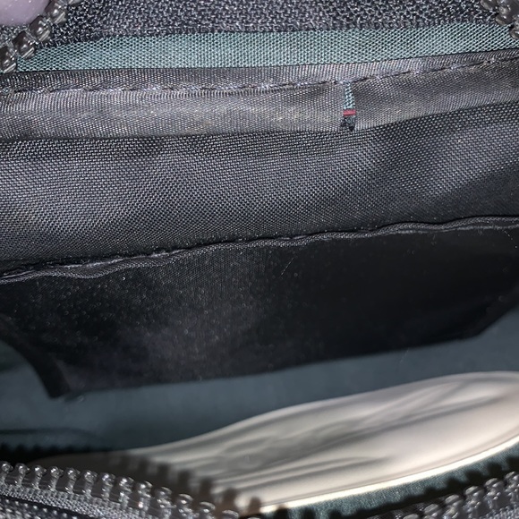 Chemise Lacoste Toiletry Bag - Picture 6 of 8